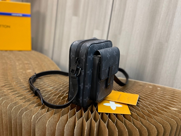 ルイヴィトンバッグ背面デザイン